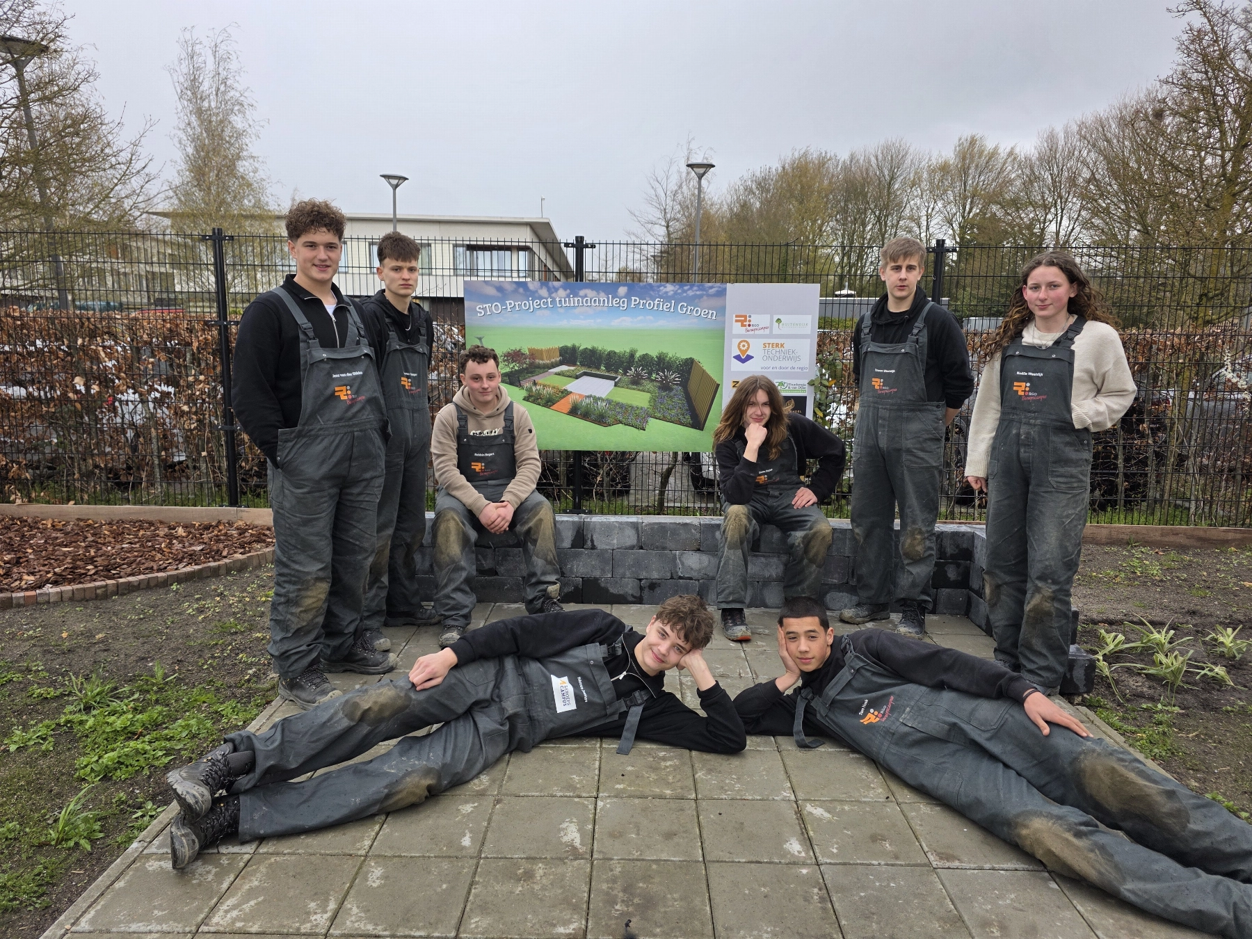 Groen vakmanschap bloeit op: vmbo-leerlingen in de Beroepscampus realiseren eigen schooltuin